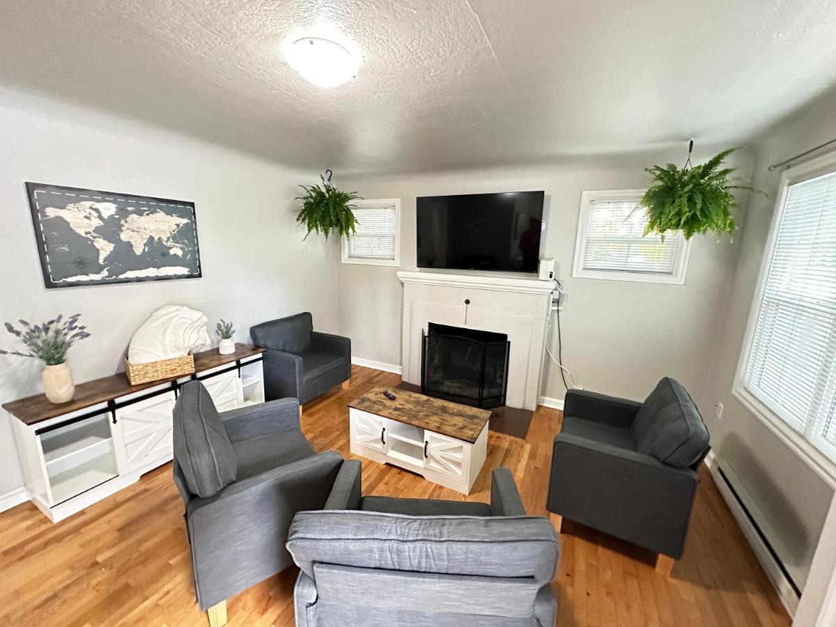 Charming 1930S Style Rustic Home Eugene Esterno foto