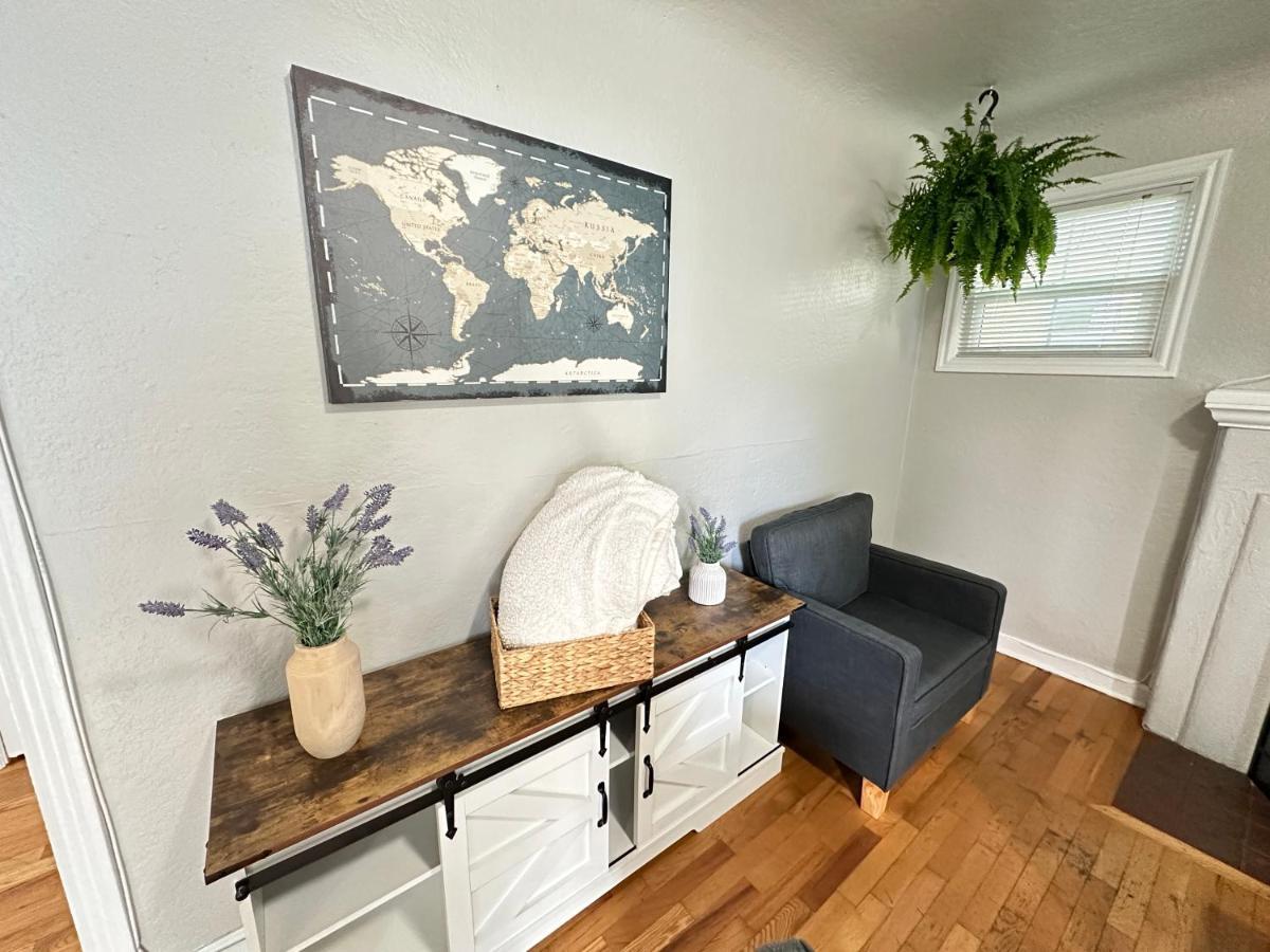 Charming 1930S Style Rustic Home Eugene Esterno foto